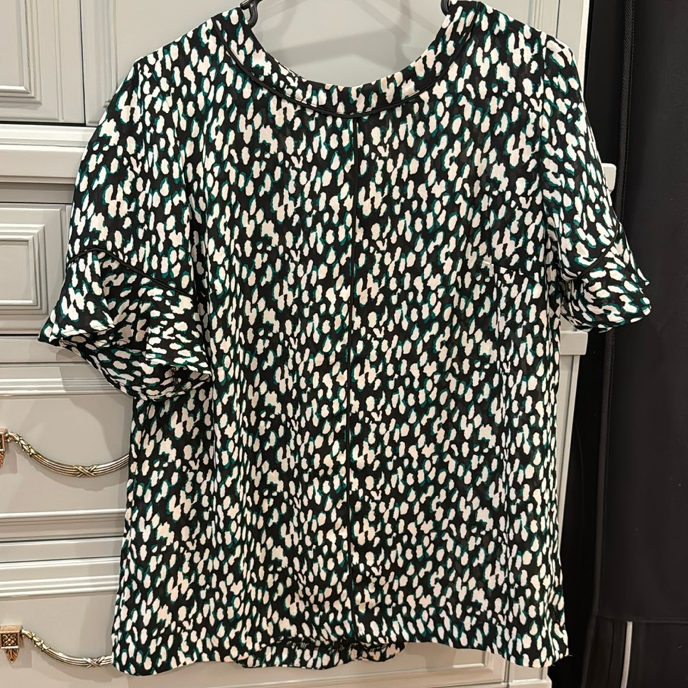 Banana Republic flutter sleeve blouse